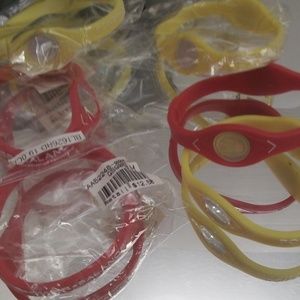 Nwts 6 power balance bracelets. Med. lot 324